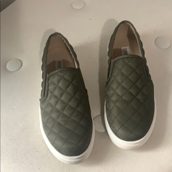 Steve Madden Shoes - Steve Madden khaki sneakers